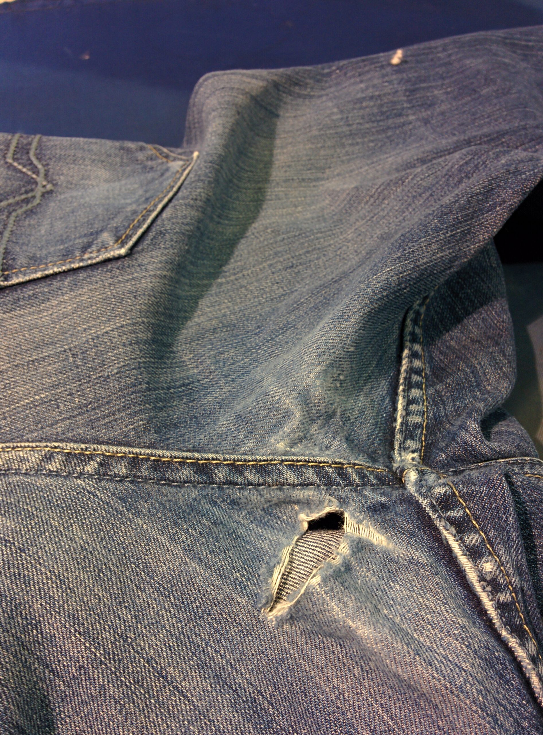 Jeans Loch Vorher